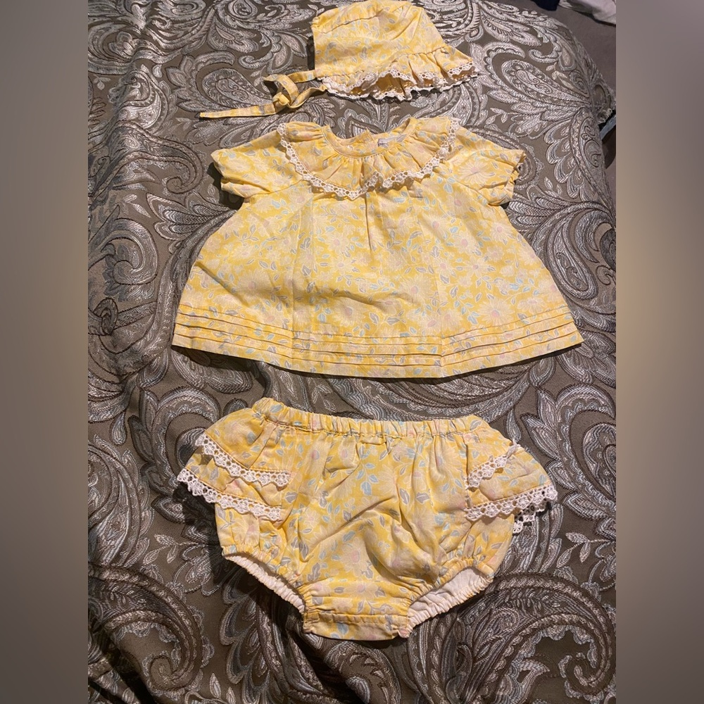 Cupcakes & Cashmere 6-9 months Baby Girl Yellow Floral Dress Bonnet Set Outfit